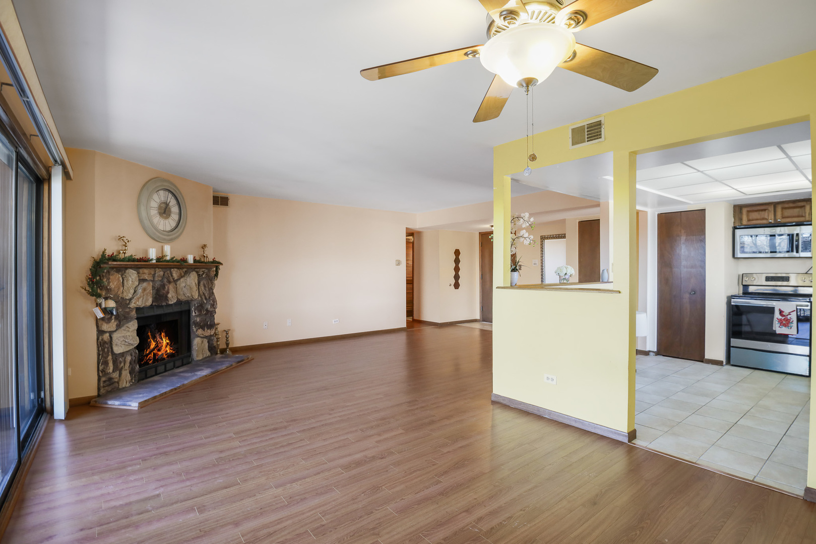 11133 East Road #E, Palos Hills, IL 60465