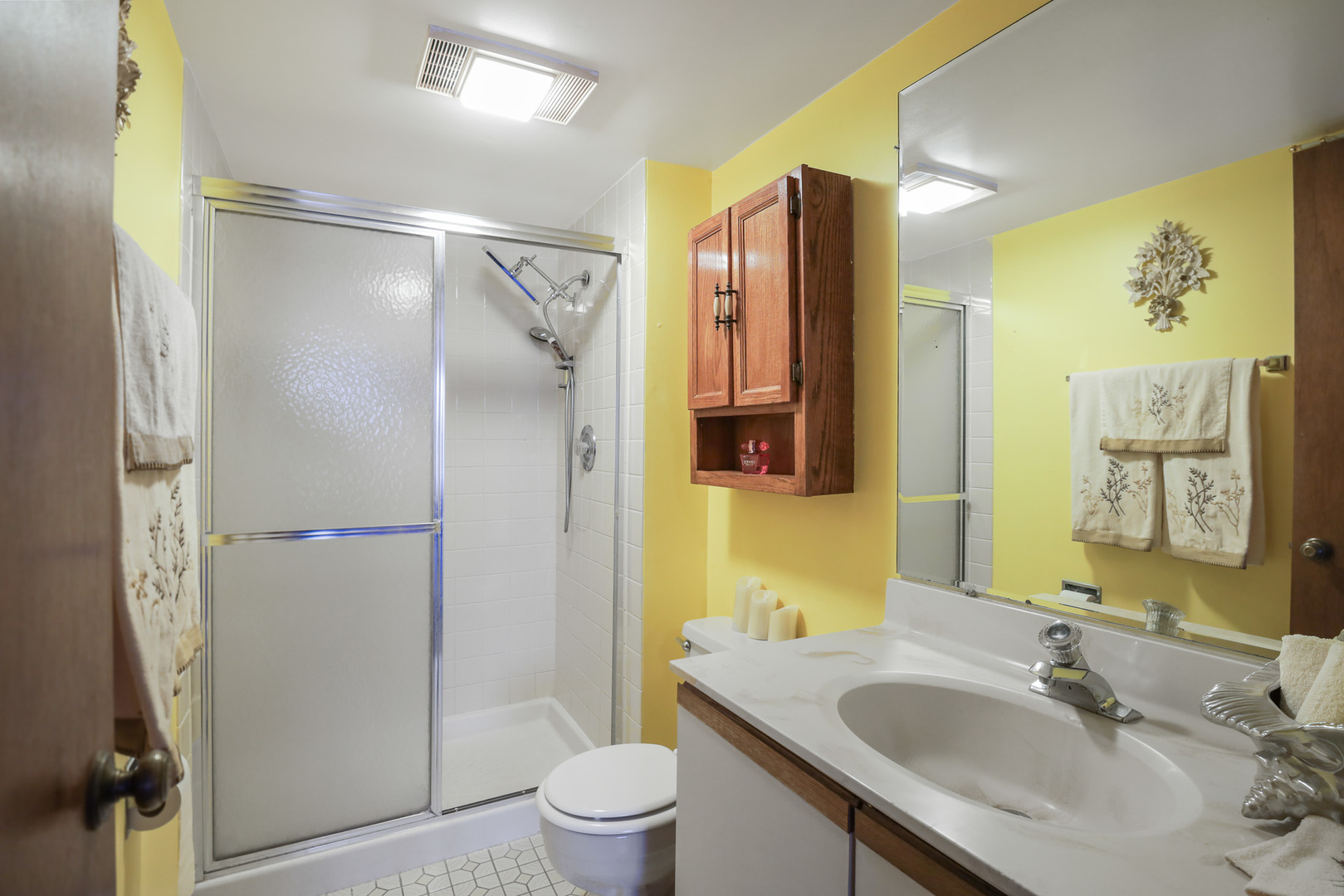 11133 East Road #E, Palos Hills, IL 60465