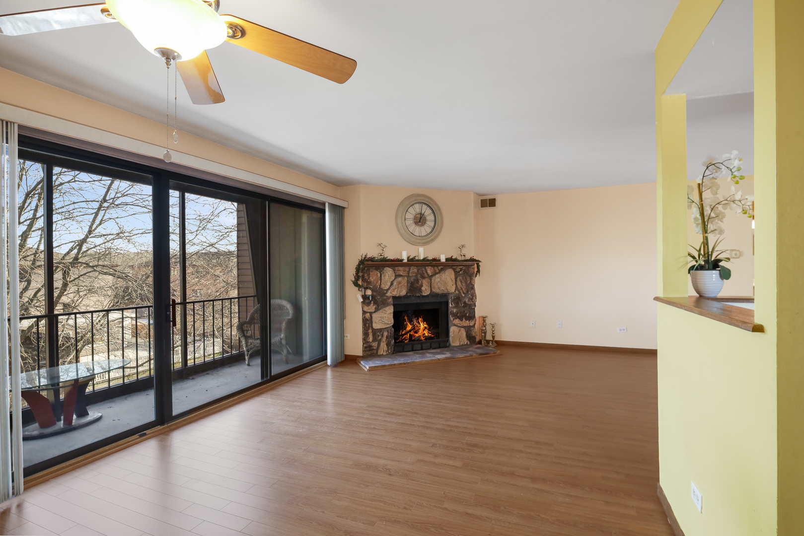 11133 East Road #E, Palos Hills, IL 60465