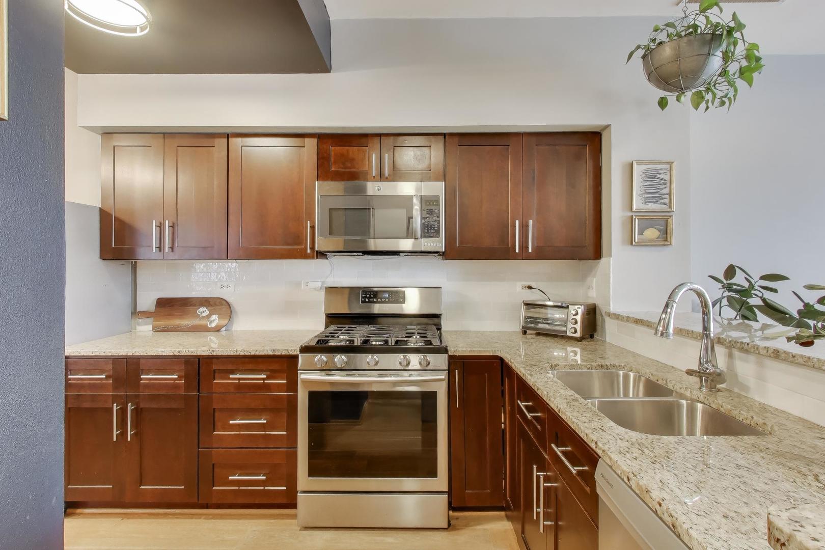 1052 Ripple Drive, Darien, IL 60561