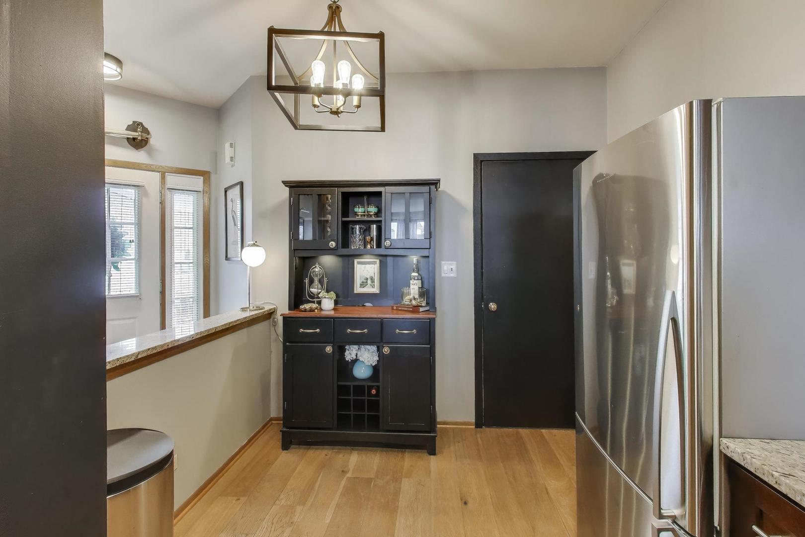 1052 Ripple Drive, Darien, IL 60561