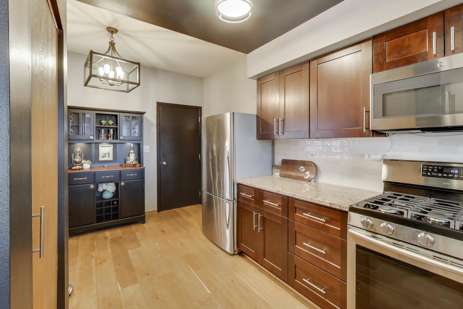 1052 Ripple Drive, Darien, IL 60561