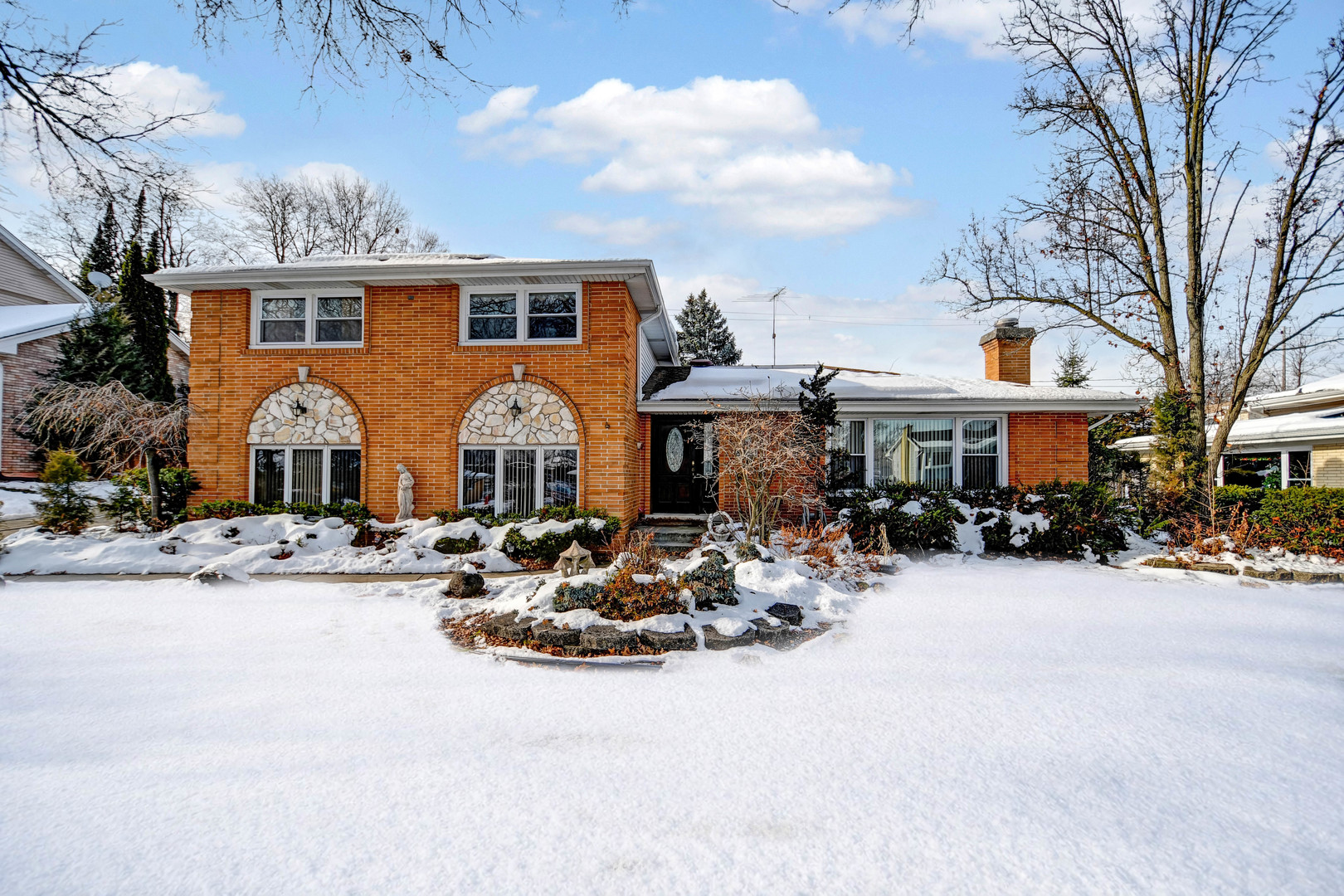 8950 S 85th Court, Hickory Hills, IL 60457