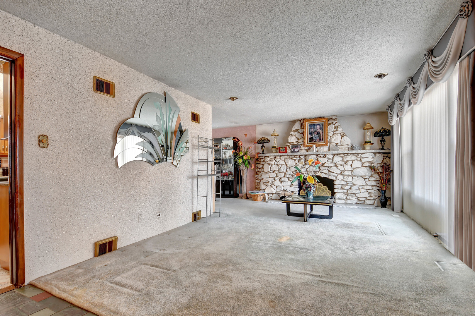 8950 S 85th Court, Hickory Hills, IL 60457