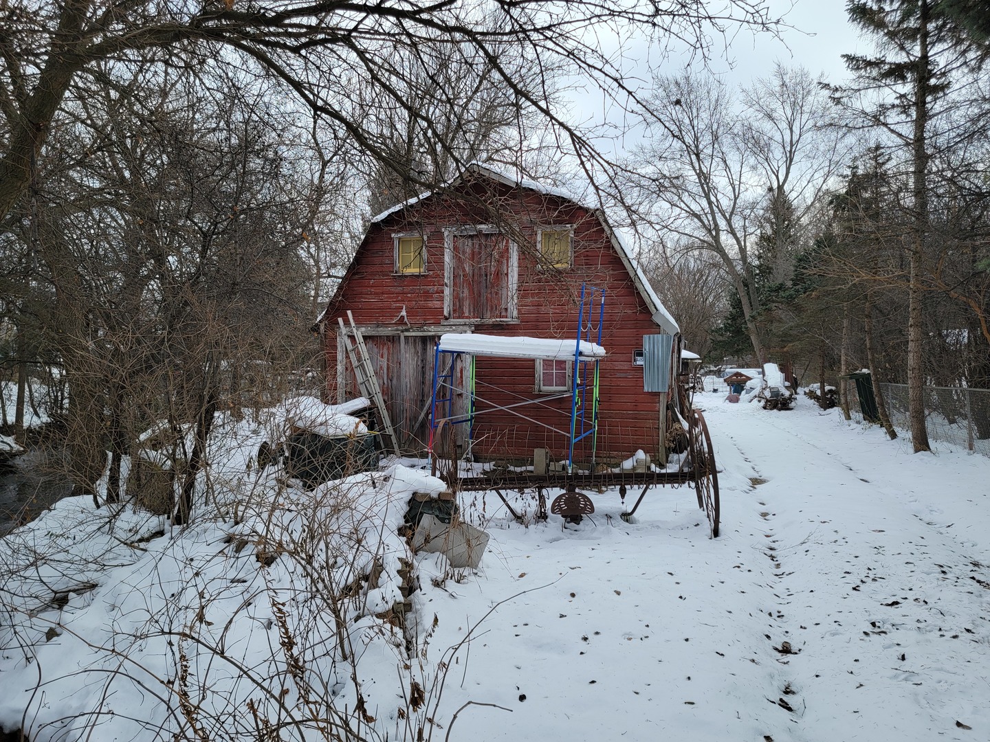 24W330 Central Avenue, Roselle, IL 60172