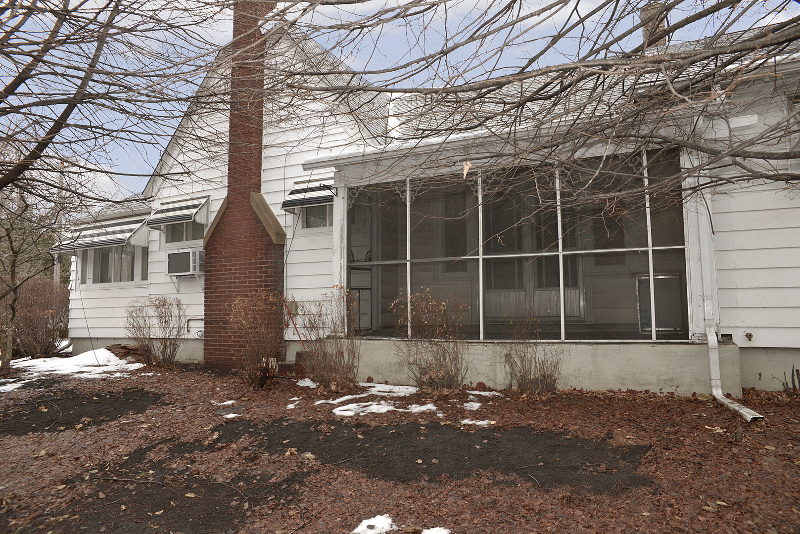 221 E Grove Street, Utica, IL 61373