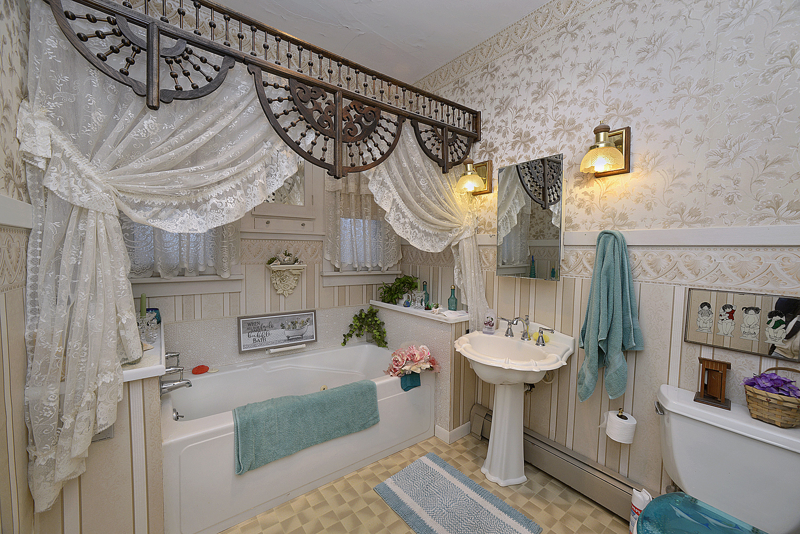 221 E Grove Street, Utica, IL 61373