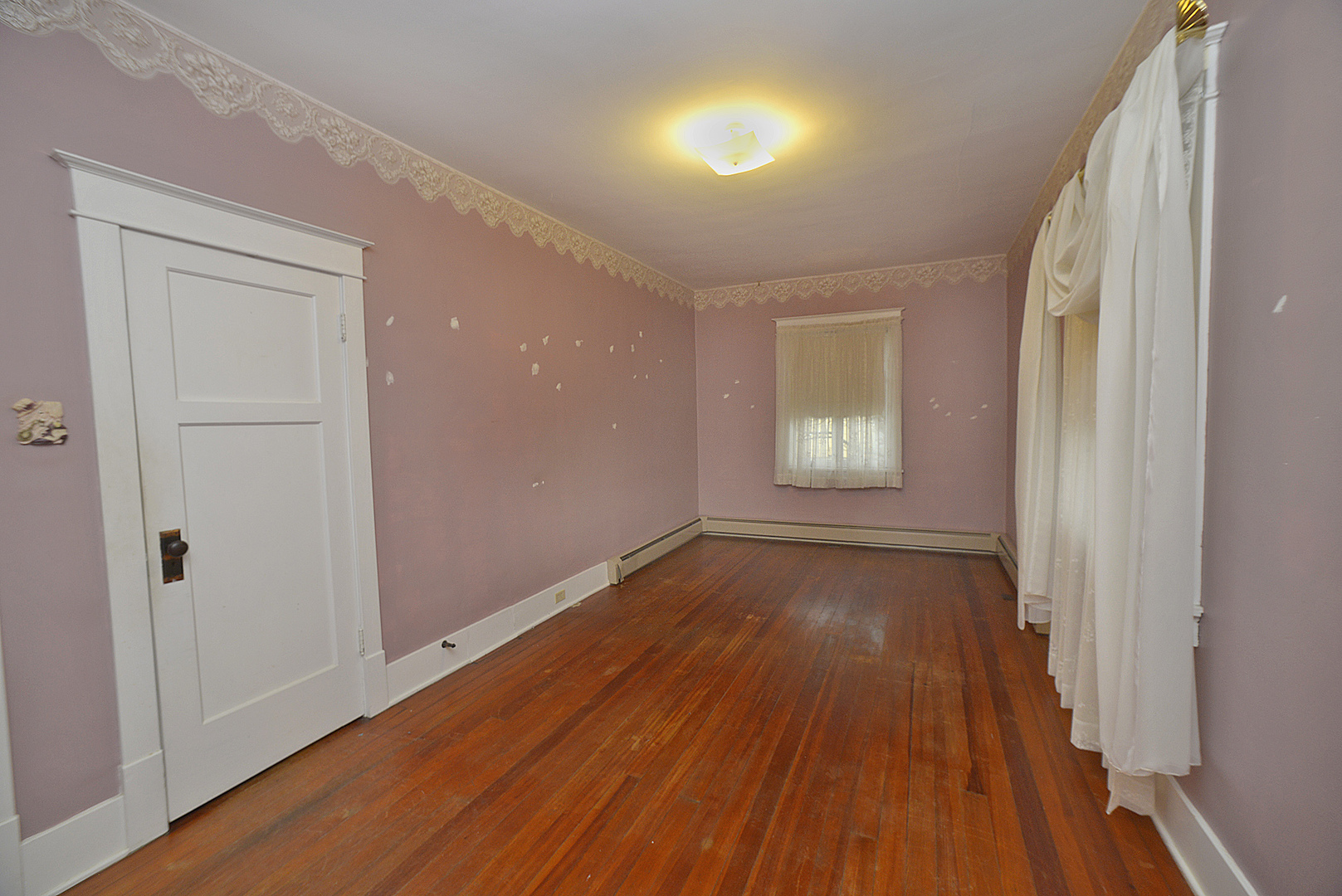 221 E Grove Street, Utica, IL 61373