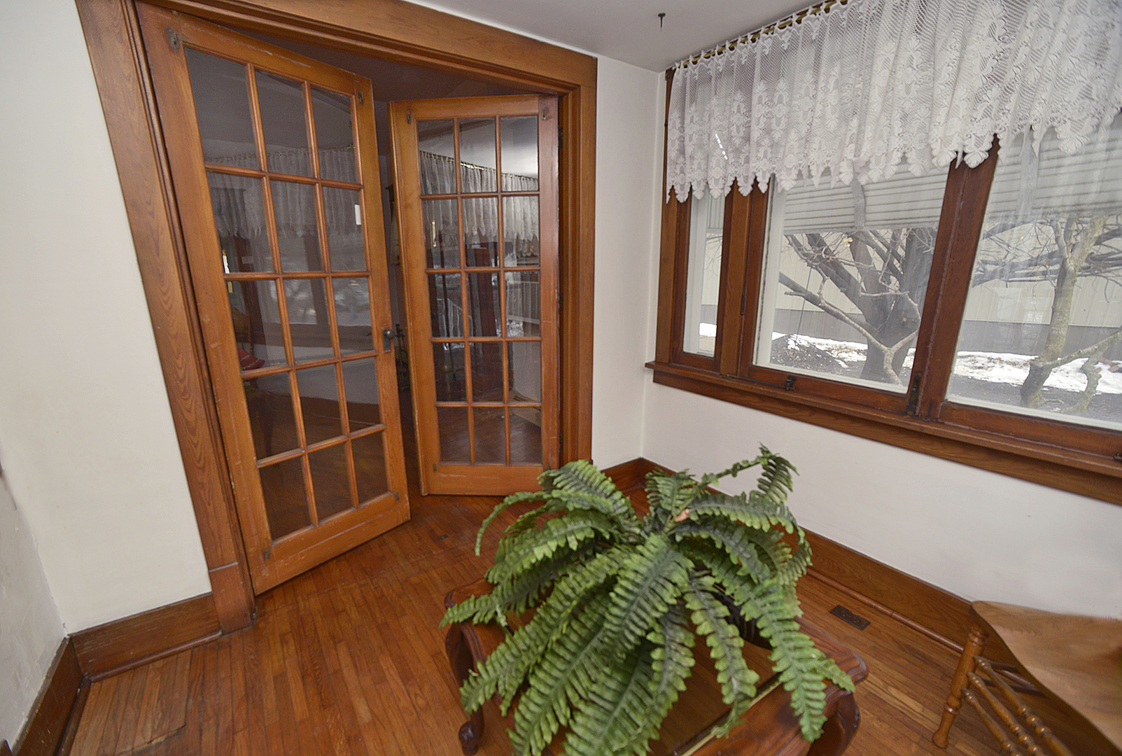 221 E Grove Street, Utica, IL 61373