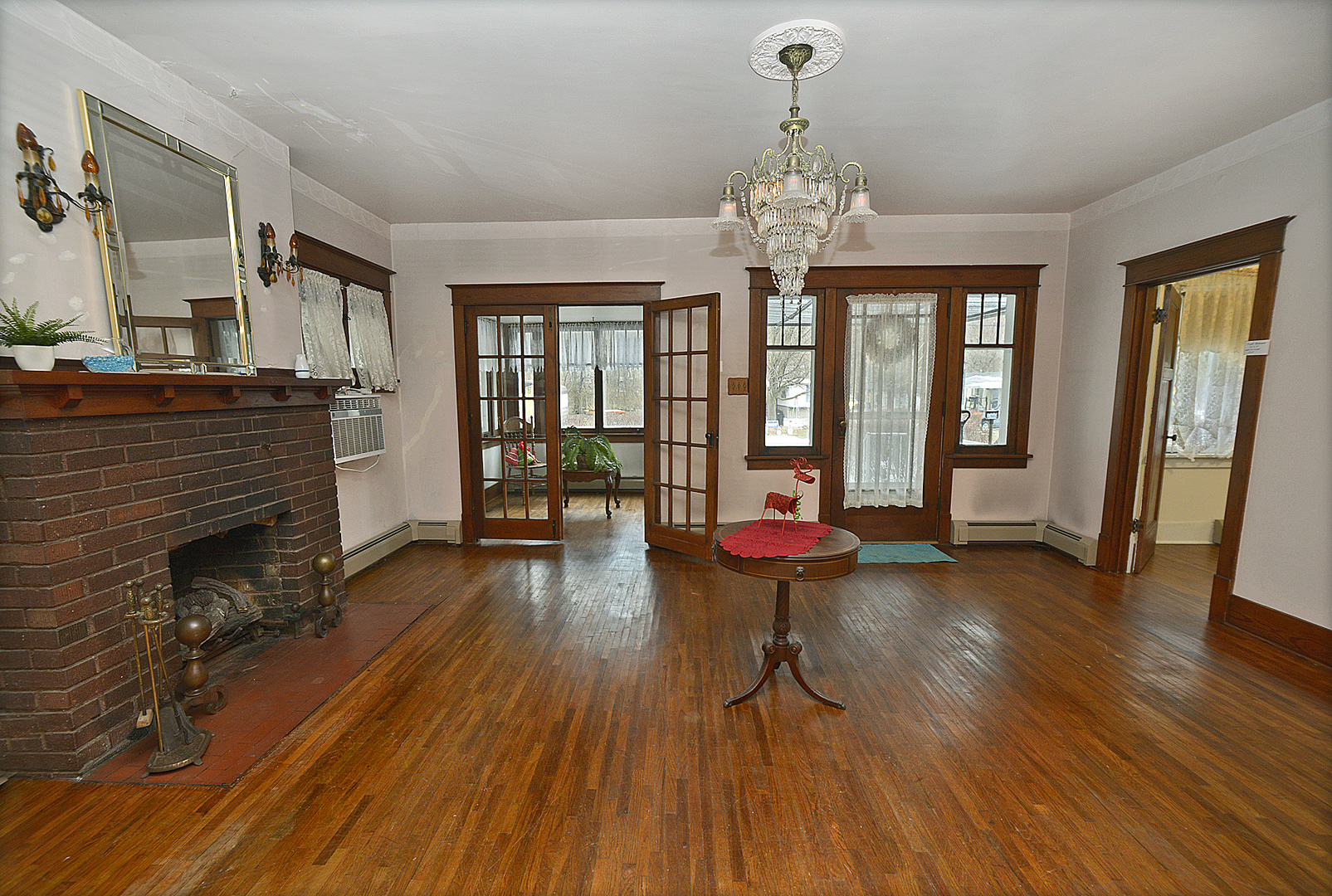 221 E Grove Street, Utica, IL 61373