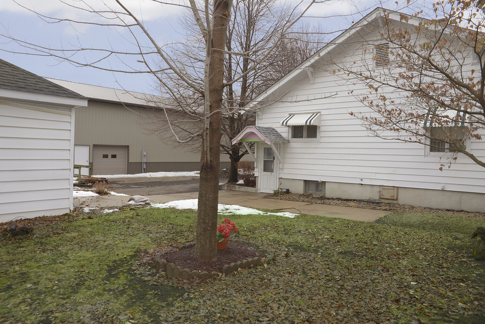 221 E Grove Street, Utica, IL 61373