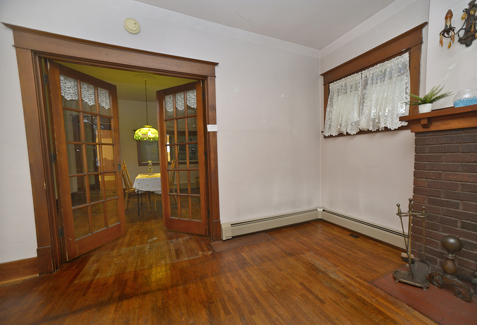 221 E Grove Street, Utica, IL 61373