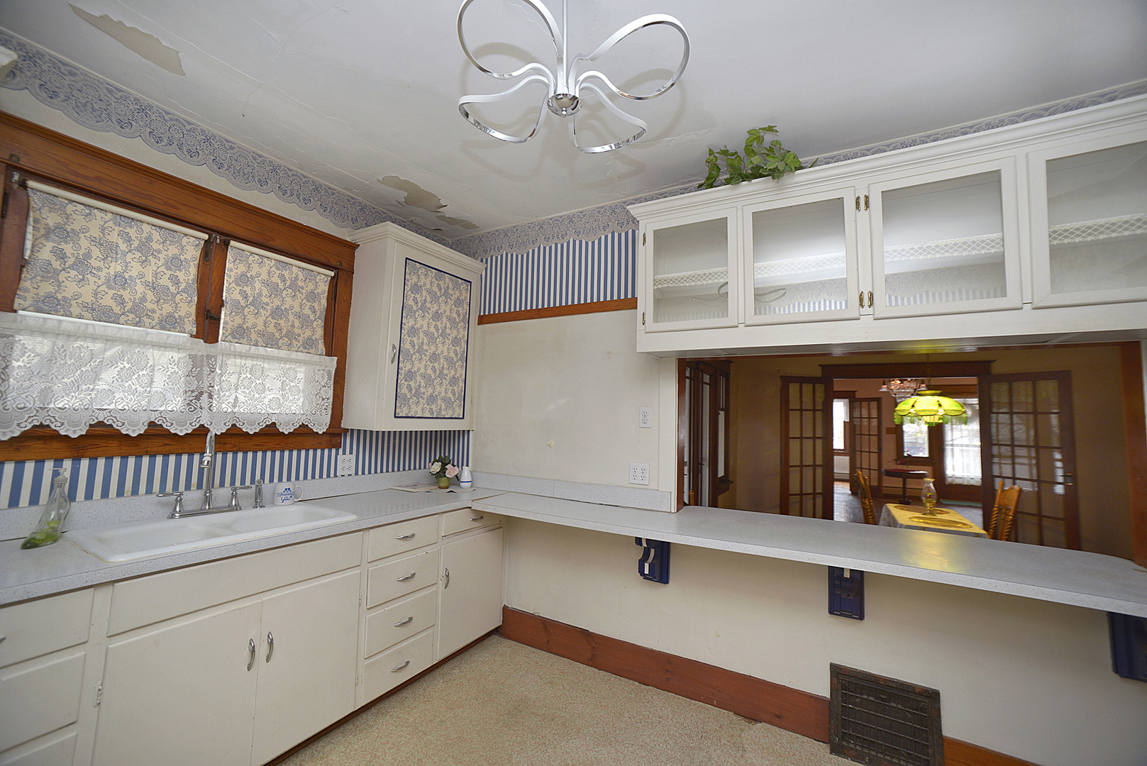 221 E Grove Street, Utica, IL 61373