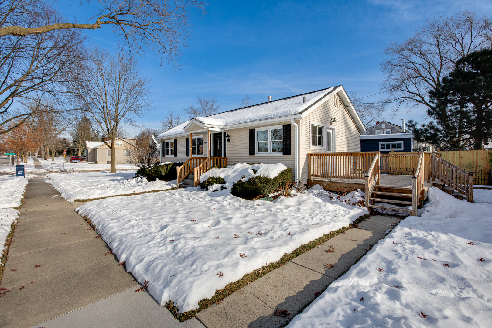 453 Ingalton Avenue, West Chicago, IL 60185