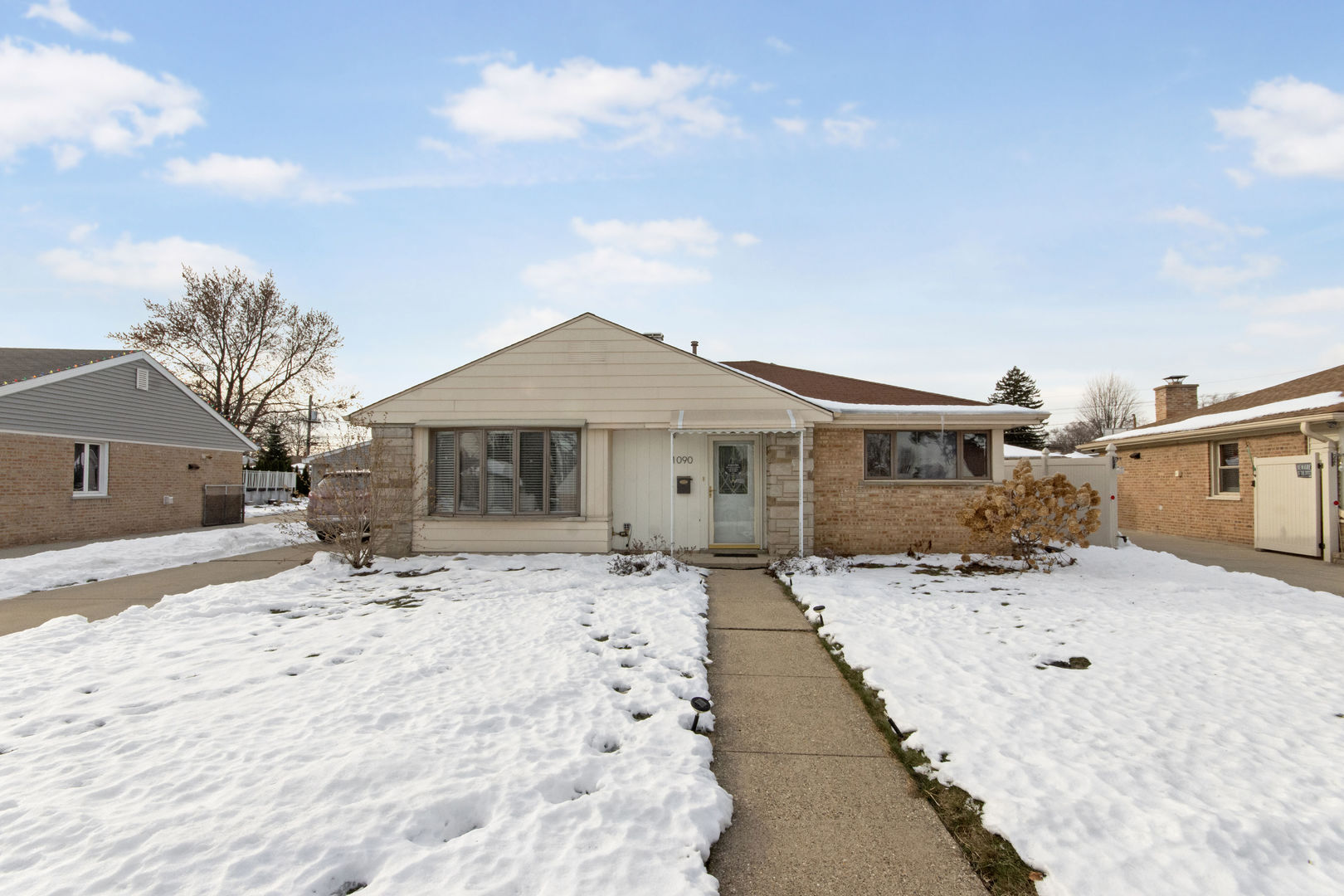 1090 W Grant Drive, Des Plaines, IL 60016