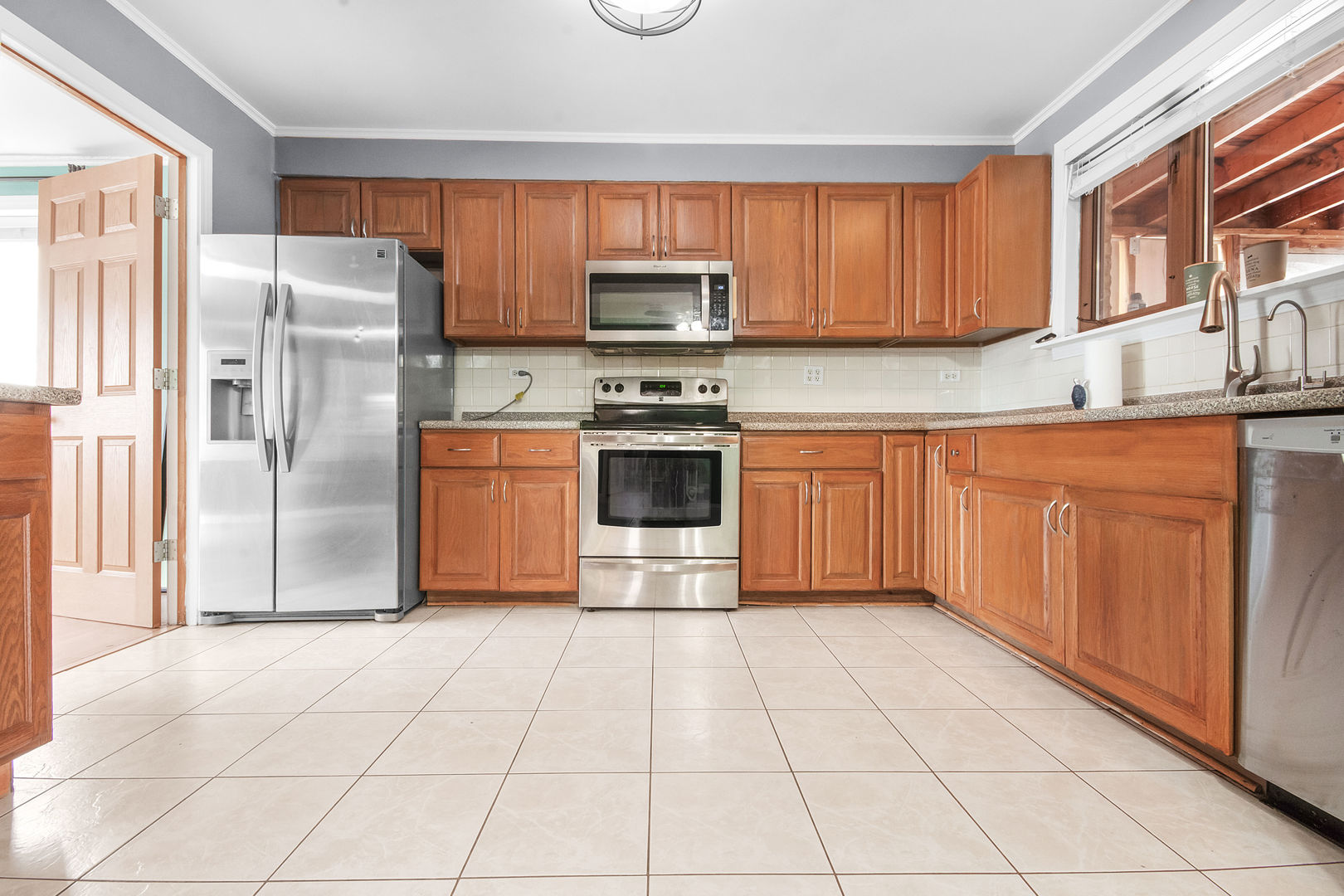 1090 W Grant Drive, Des Plaines, IL 60016