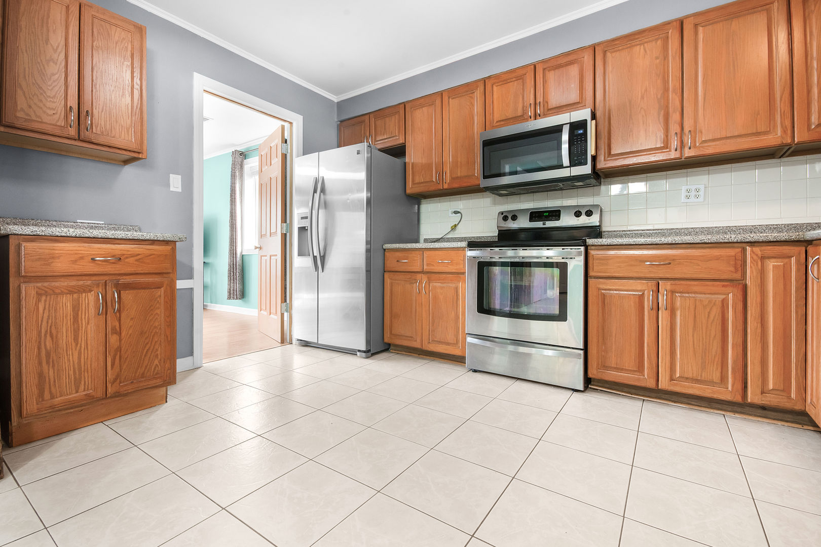 1090 W Grant Drive, Des Plaines, IL 60016