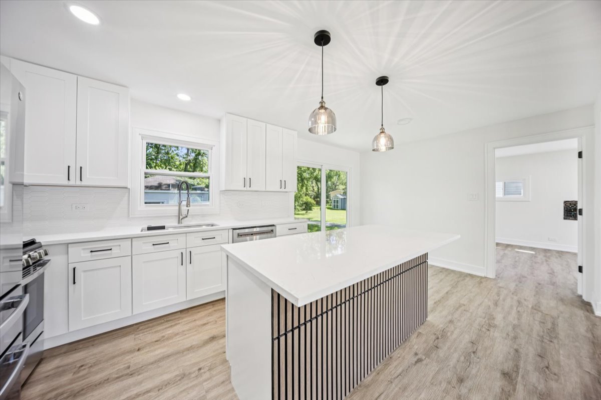 22W633 Burr Oak Drive, Glen Ellyn, IL 60137