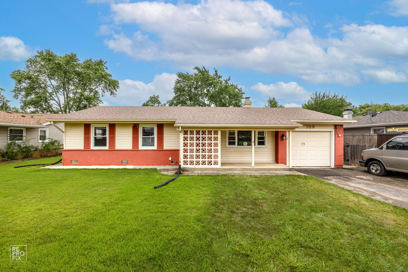 769 Penrith Avenue, Elk Grove Village, IL 60007