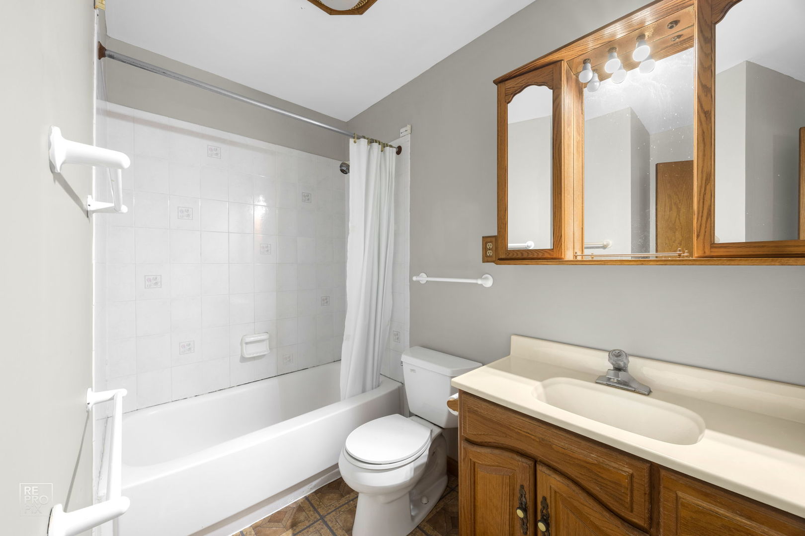 769 Penrith Avenue, Elk Grove Village, IL 60007