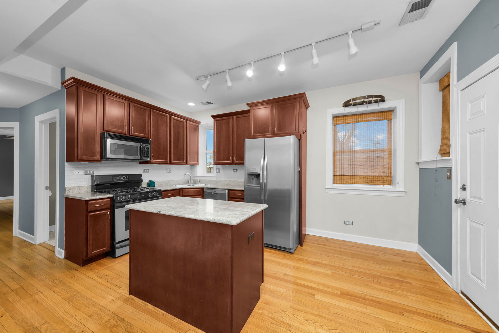 4241 N KIMBALL Avenue #2, Chicago, IL 60618