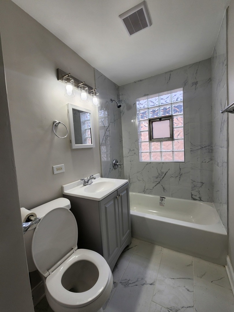 10104 S Prairie Avenue, Chicago, IL 60628