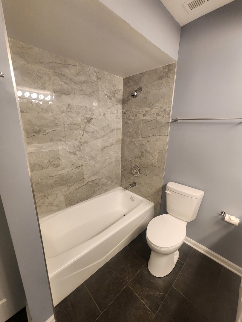 1612 N WINDSOR Drive, Arlington Heights, IL 60004