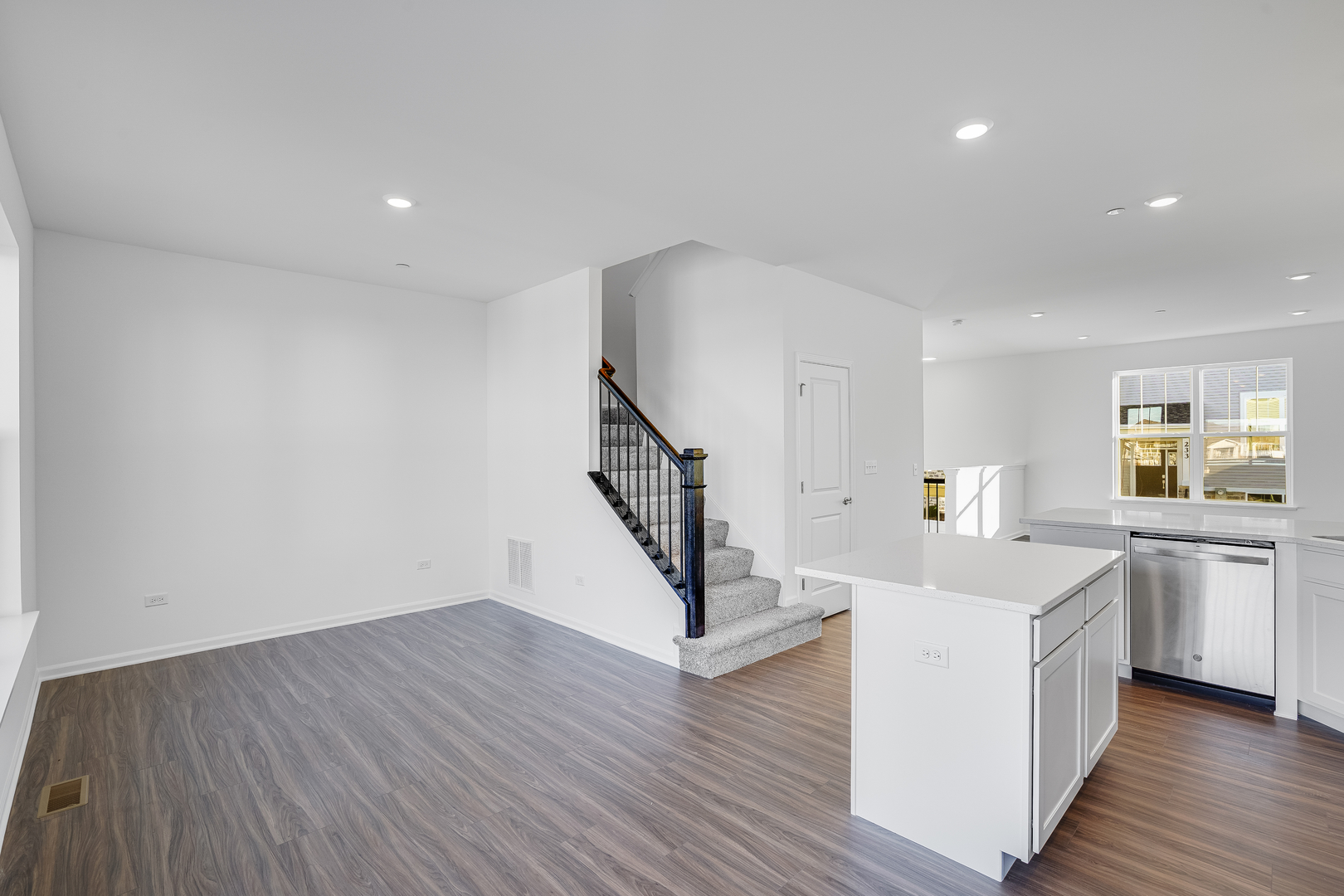 243 Settlers Place, West Dundee, IL 60118