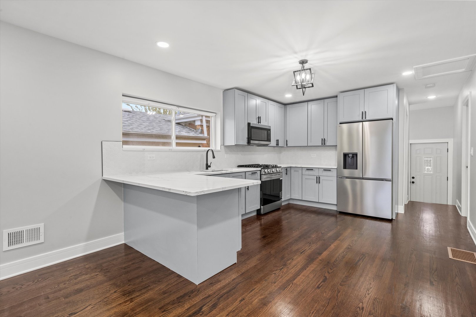 10129 S Indiana Avenue, Chicago, IL 60628