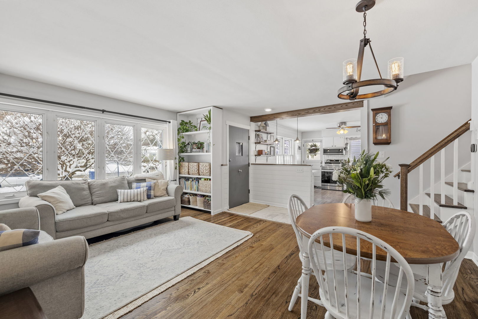 1136 S Summit Avenue, Villa Park, IL 60181