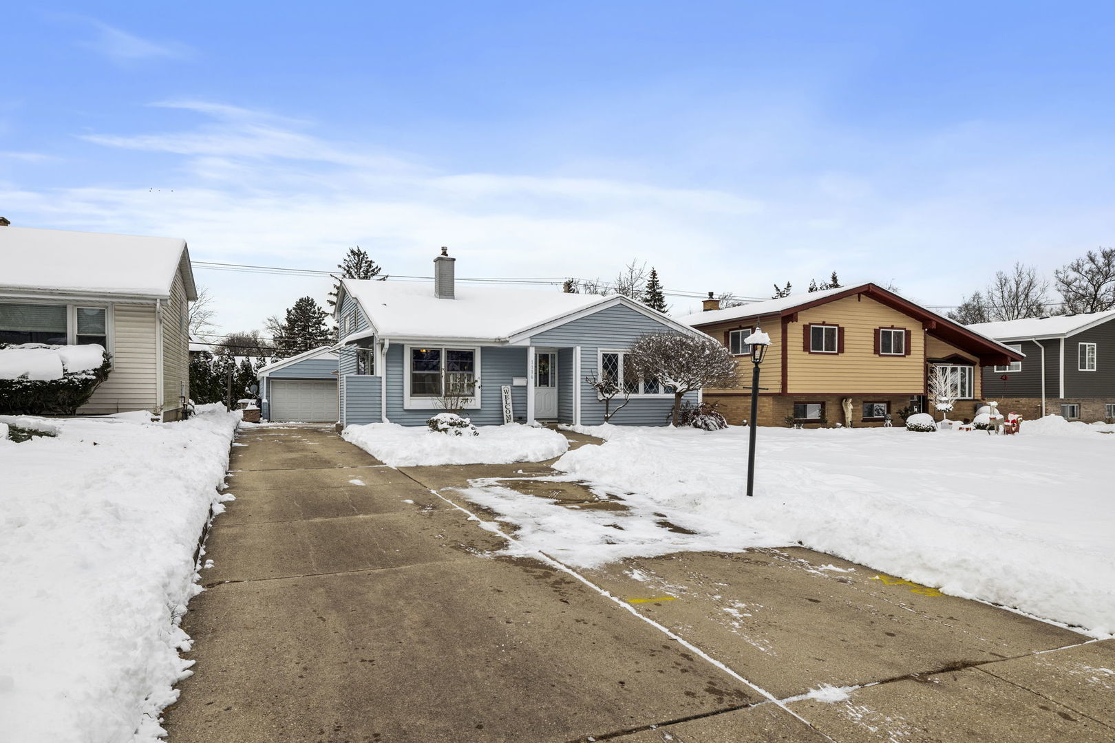 1136 S Summit Avenue, Villa Park, IL 60181