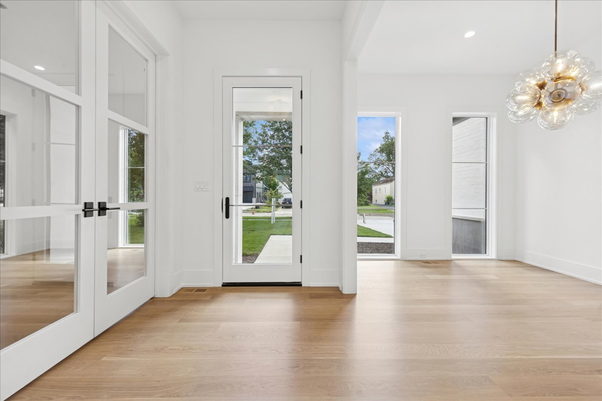 580 S Kearsage Avenue, Elmhurst, IL 60126