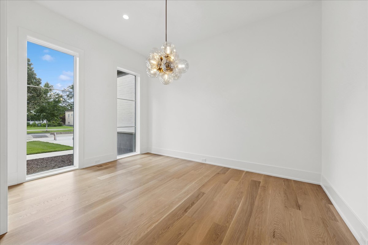 580 S Kearsage Avenue, Elmhurst, IL 60126