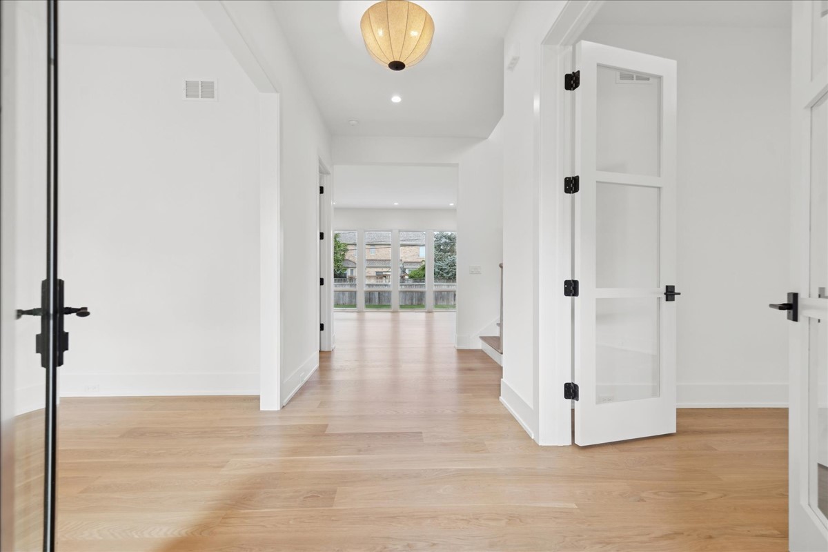 580 S Kearsage Avenue, Elmhurst, IL 60126