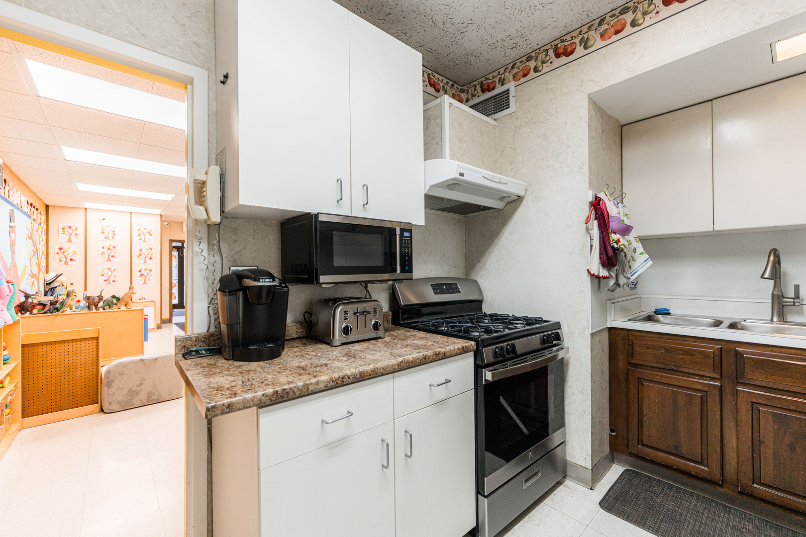 6116 W Irving Park Road, Chicago, IL 60634