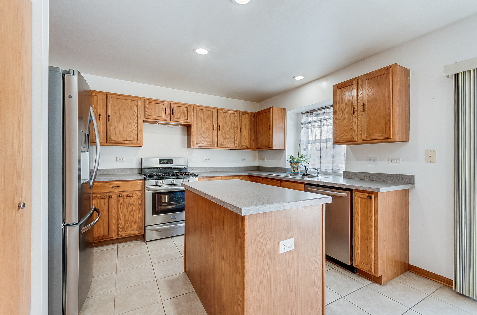 1544 Suncrest Lane, Bolingbrook, IL 60490