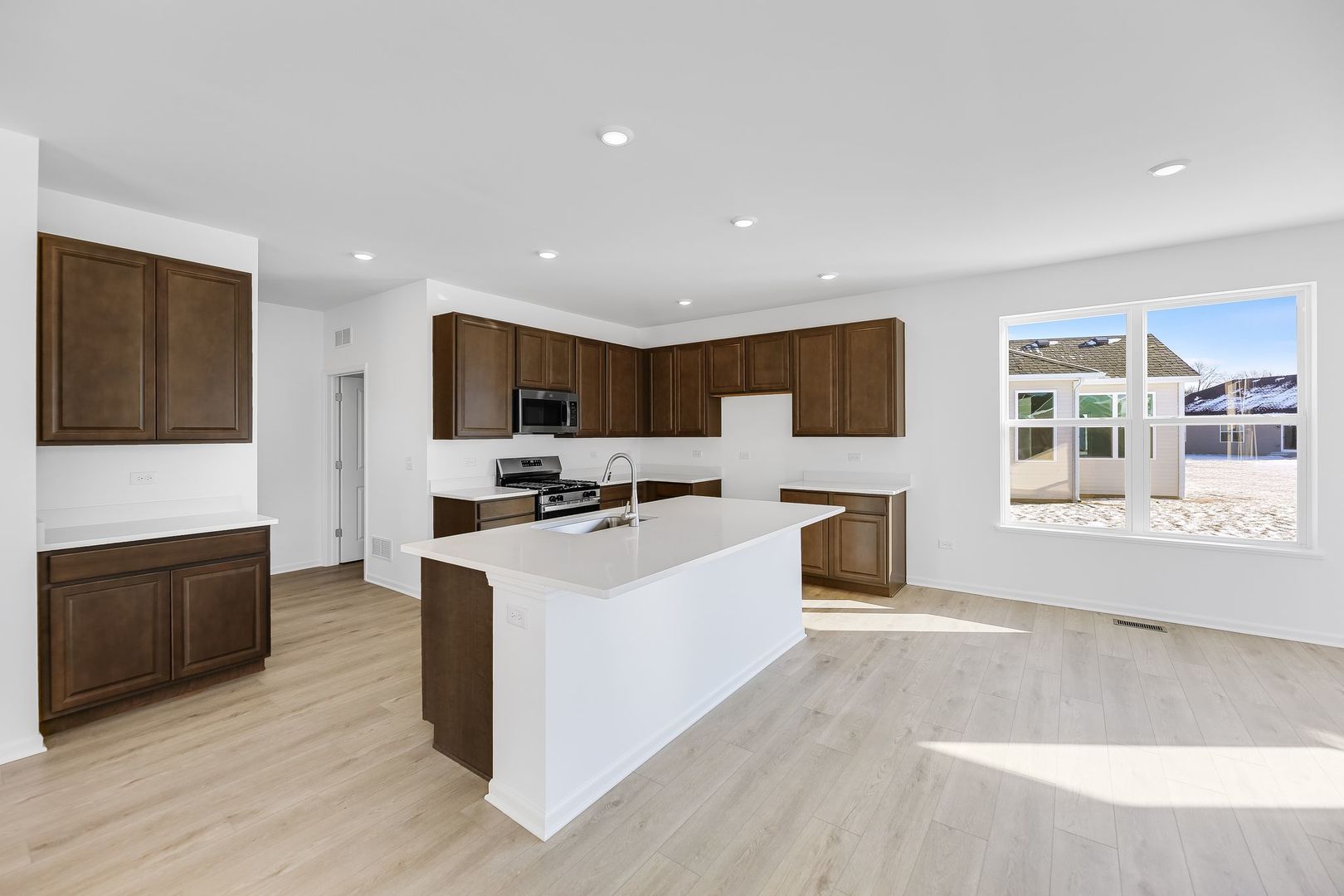 393 S Constitution Drive, Aurora, IL 60506