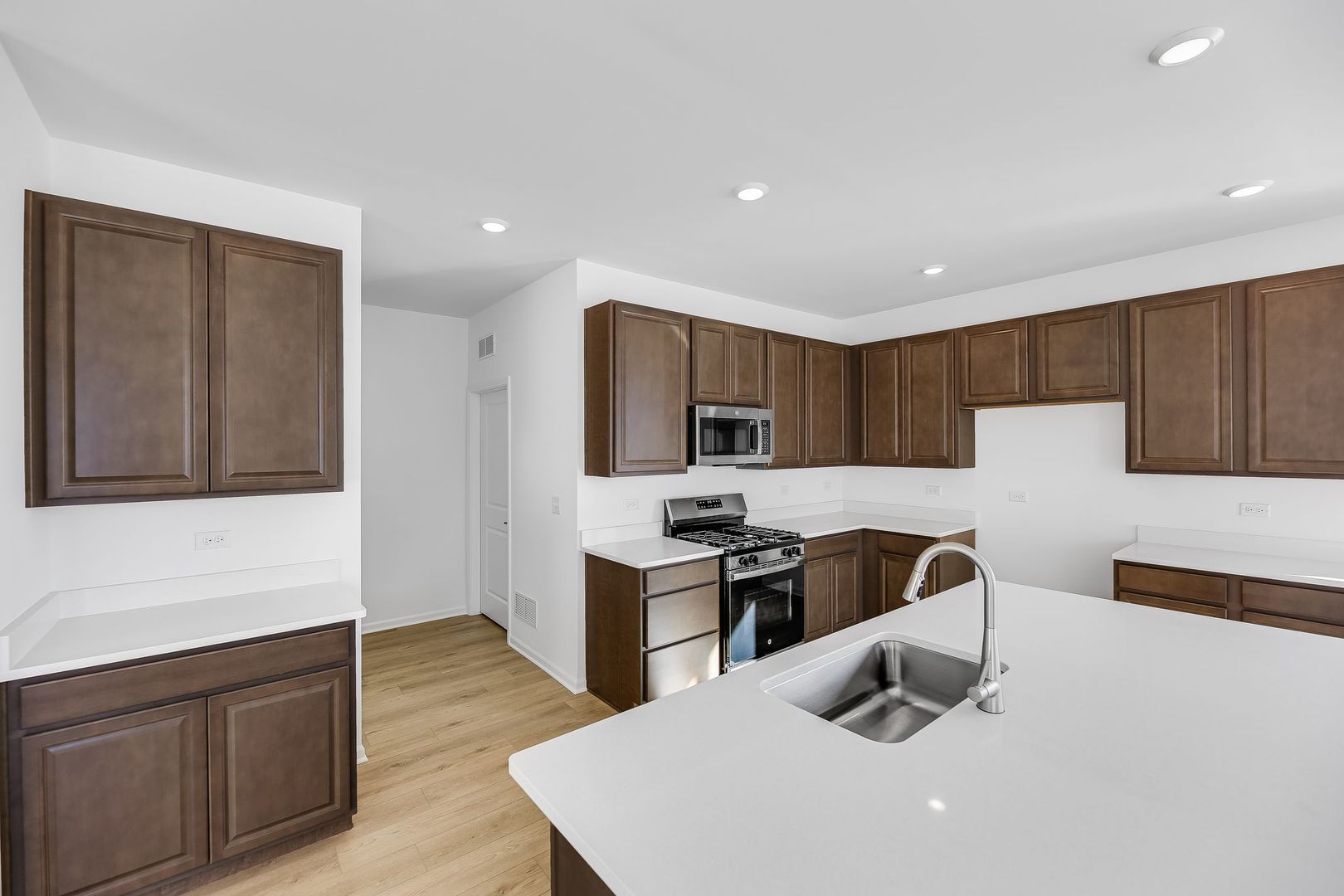 393 S Constitution Drive, Aurora, IL 60506