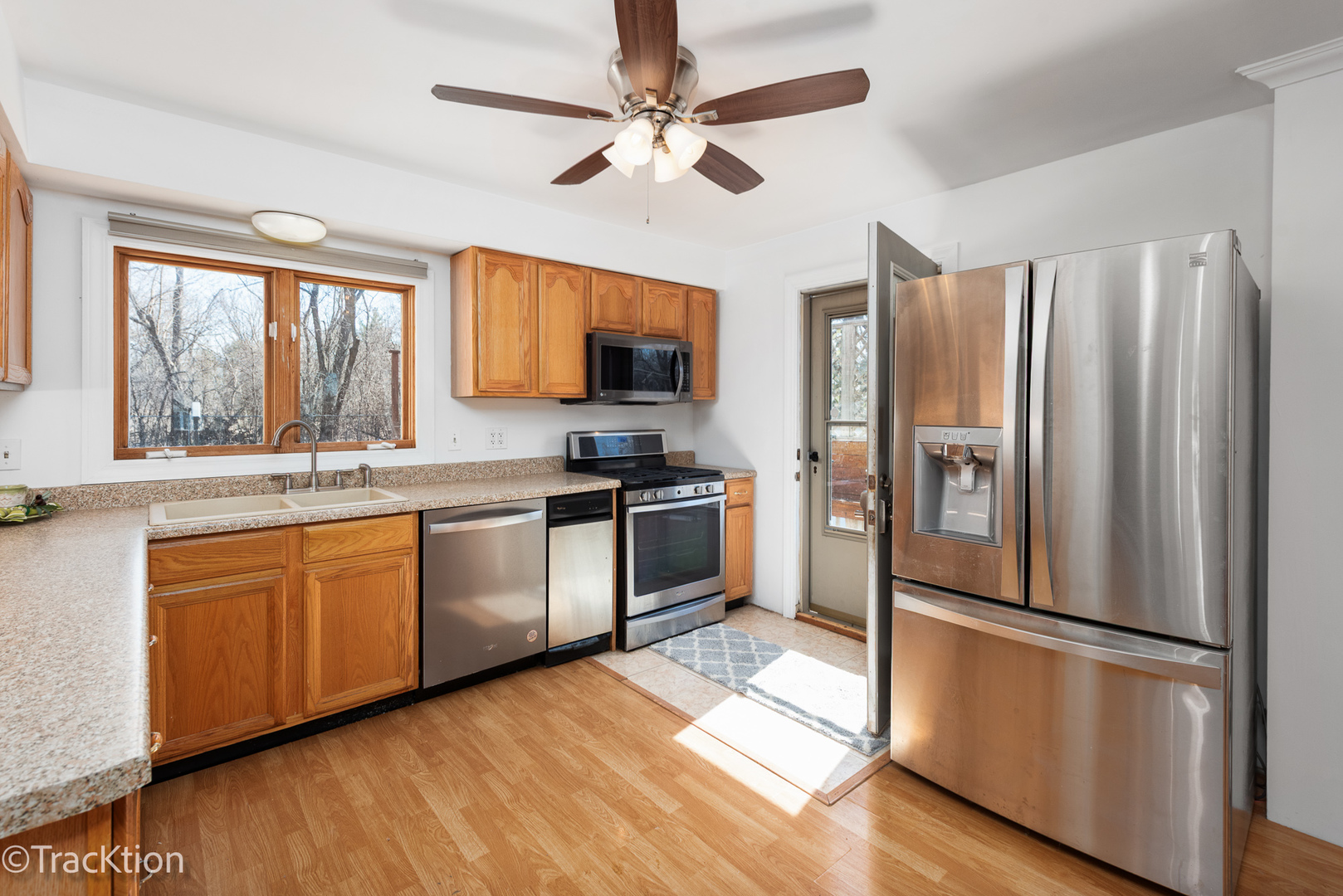 8829 Skyline Drive, Burr Ridge, IL 60527