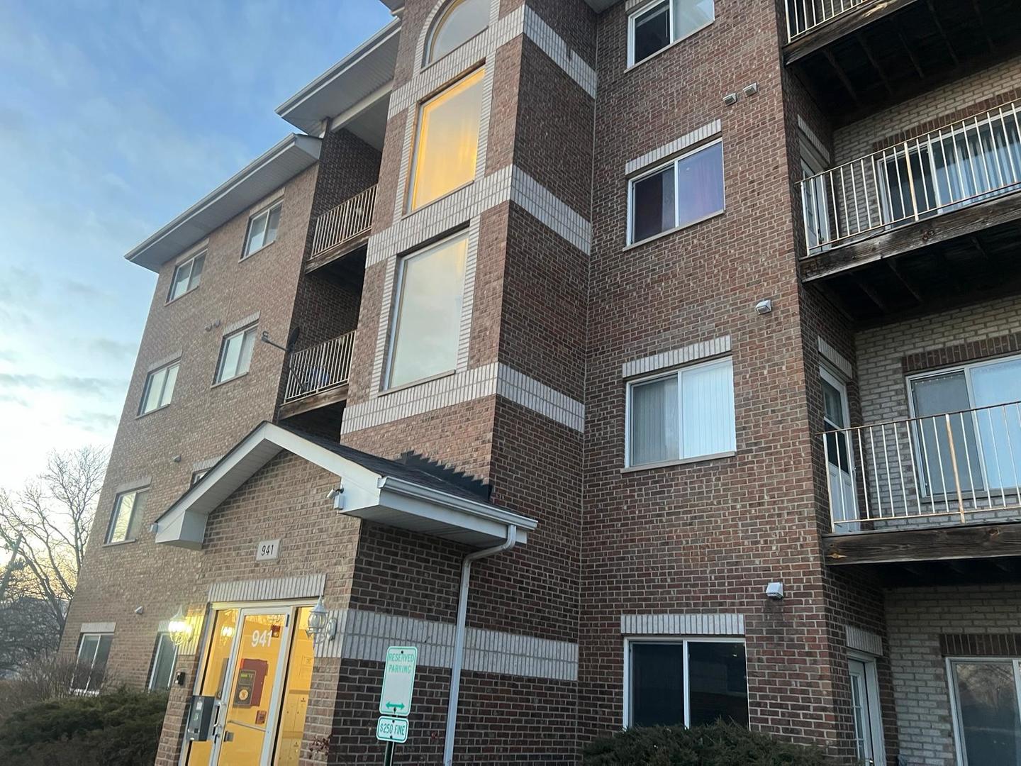 941 N Swift Road #301, Addison, IL 60101