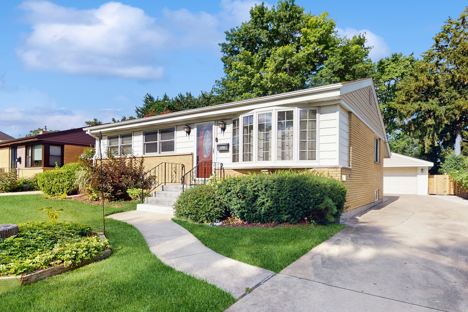576 Amherst Avenue, Des Plaines, IL 60016