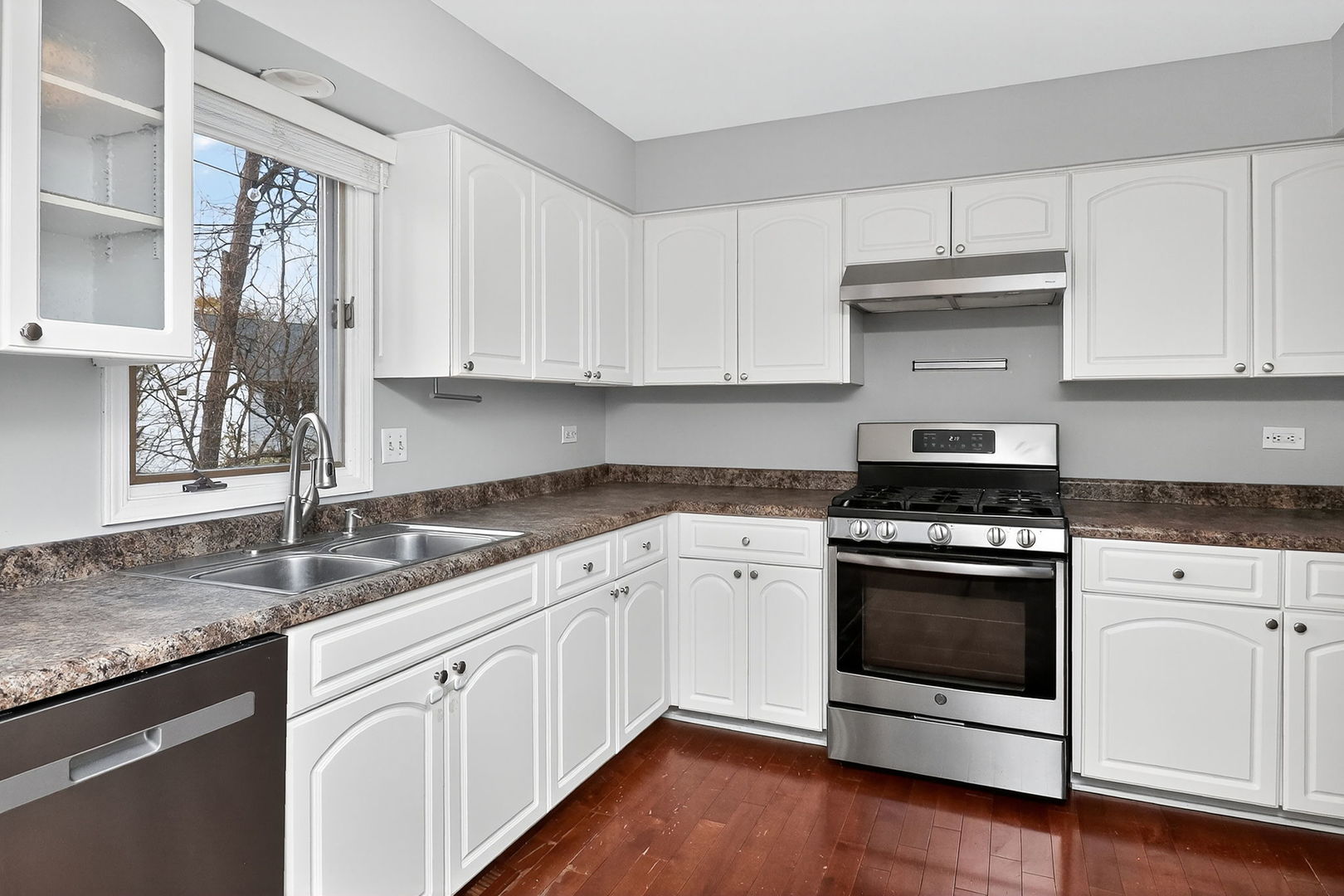 806 Hillview Drive, Lemont, IL 60439