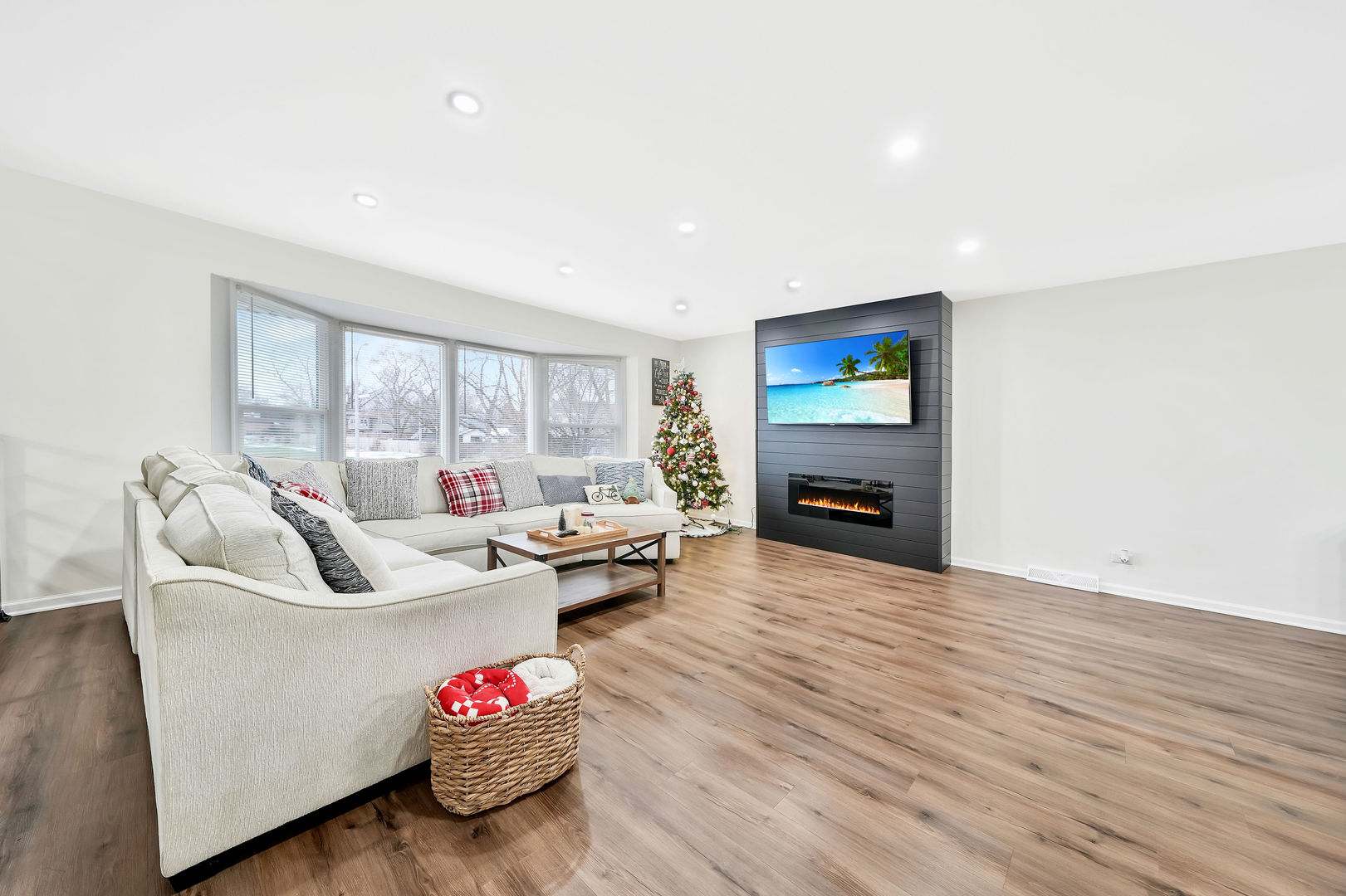 15923 Woodlawn East Avenue, South Holland, IL 60473