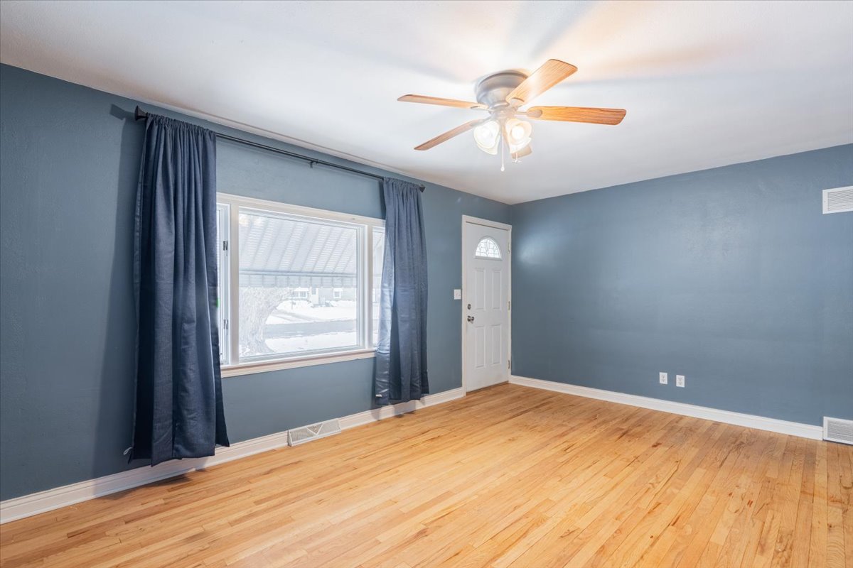 2625 N Victoria Avenue, Peoria, IL 61604