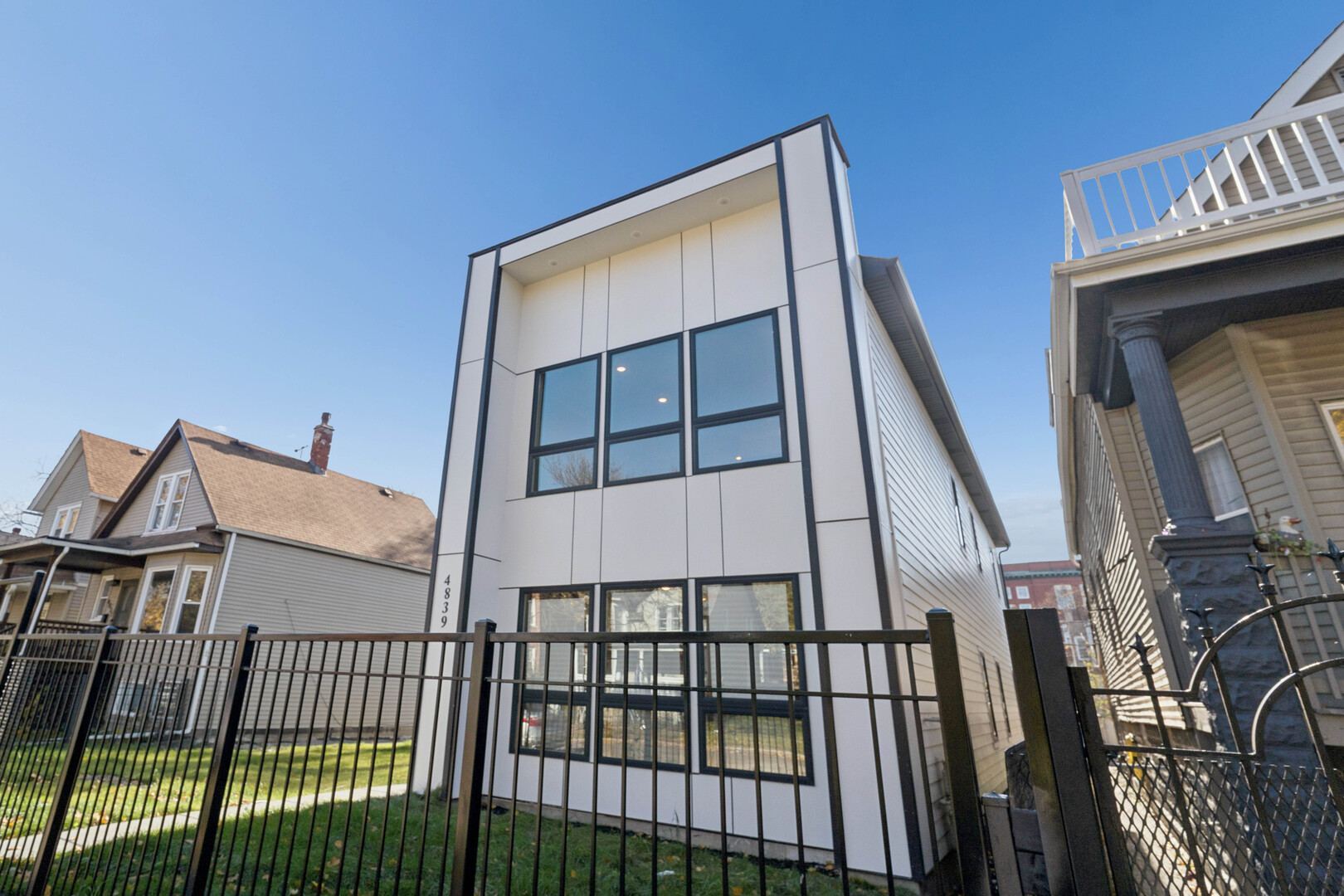 4839 W Huron Street #1, Chicago, IL 60644