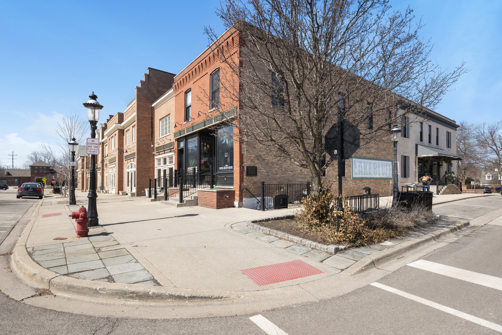 22 E Scranton Avenue, Lake Bluff, IL 60044