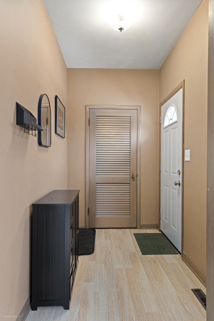 12 N Du Bois Avenue, Elgin, IL 60123