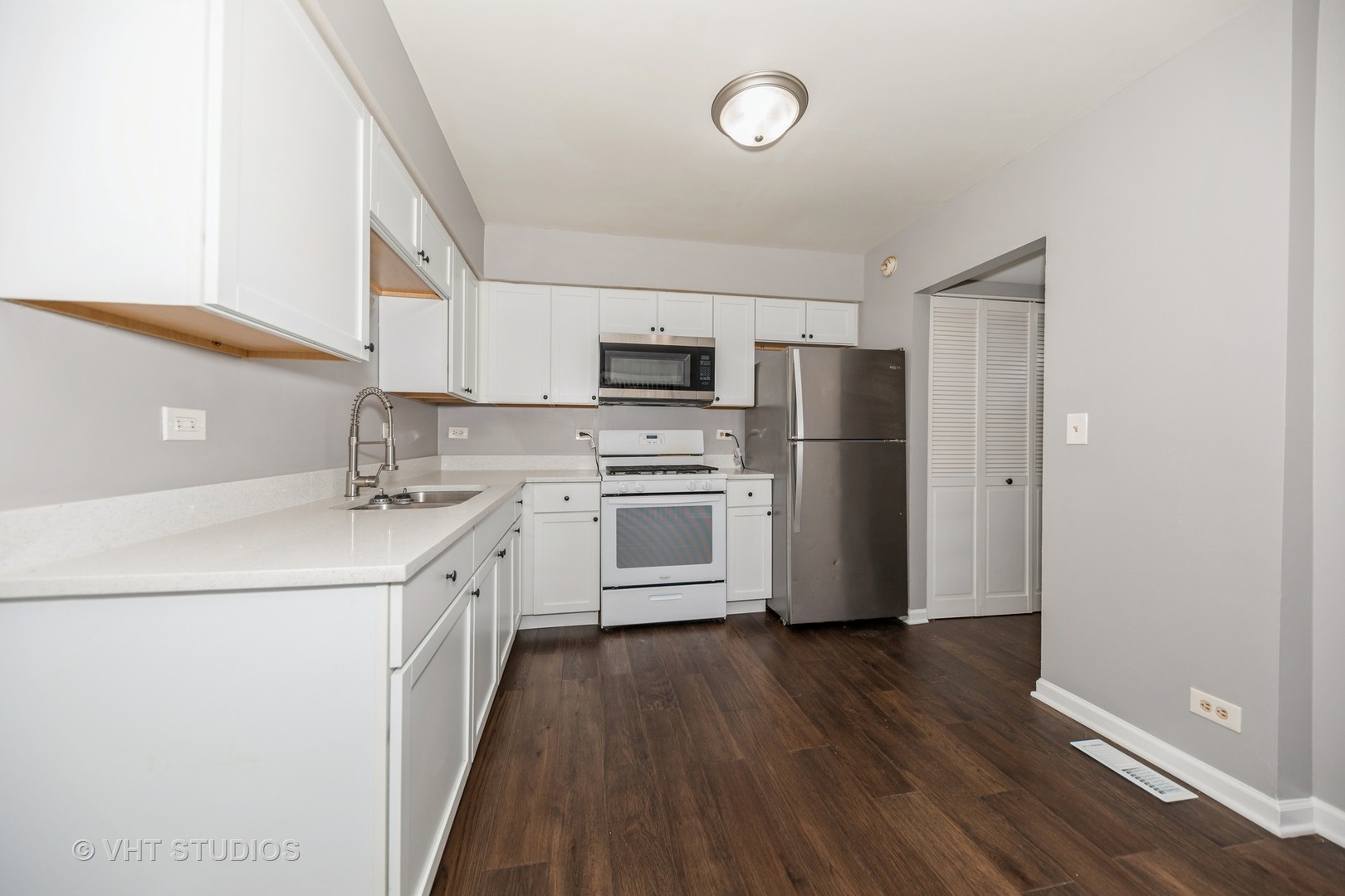 10 TOWER Court #10, Downers Grove, IL 60516