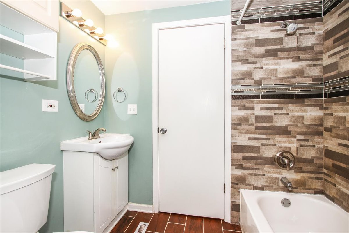 720 Huntly Court, Schaumburg, IL 60194