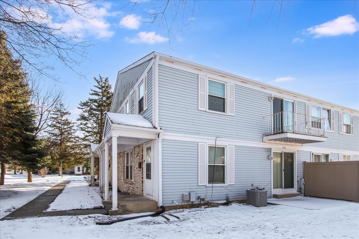 720 Huntly Court, Schaumburg, IL 60194